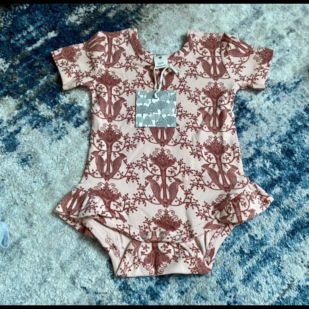 Kate Quinn Ruffle Leg